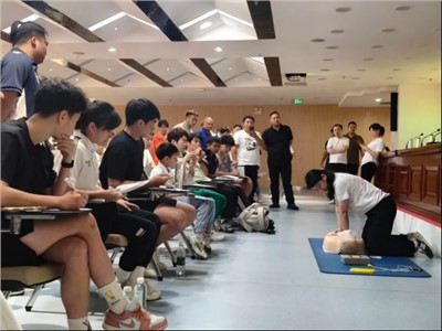 绿茵护航，生命至上—长沙足协联合市红 十字会成功举办2026年急救技能培训班
